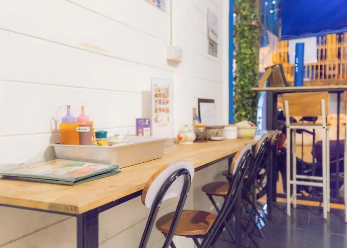 3 Plus 1 Hostel, Asoke