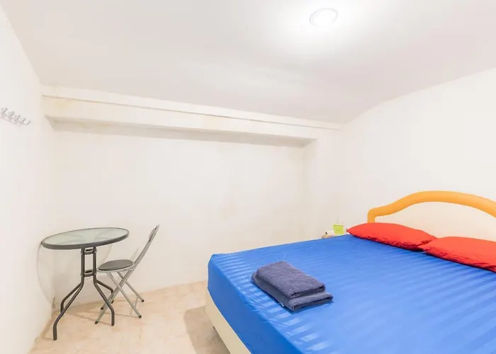 3 Plus 1 Hostel, Asoke Bangkok