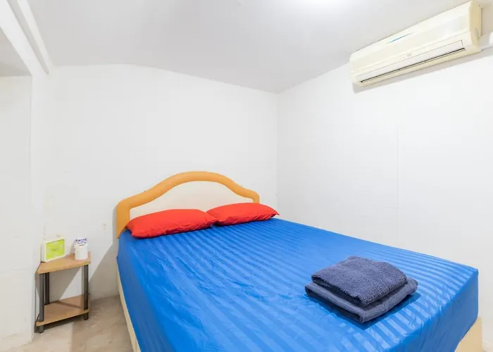 3 Plus 1 Hostel, Asoke Ostello